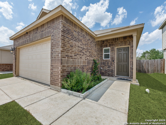 Image 3 of 25 For 607 Pleasanton Spring