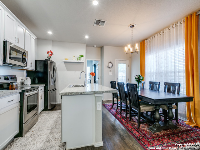 Image 8 of 25 For 607 Pleasanton Spring