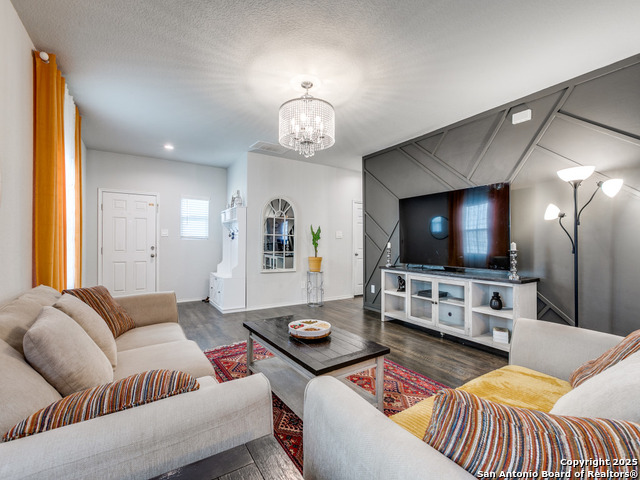 Image 9 of 25 For 607 Pleasanton Spring