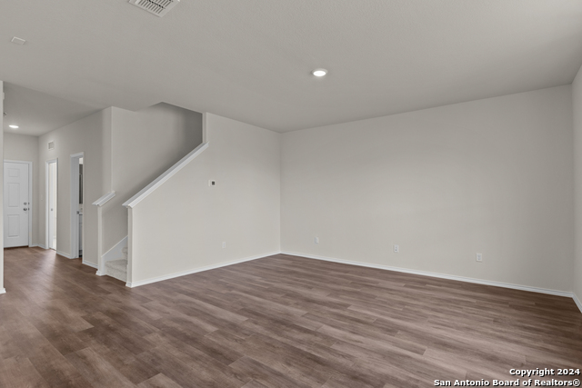 Listing photo id 9 for 4068 Paddock Trail