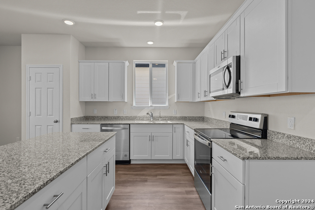 Listing photo id 11 for 4068 Paddock Trail