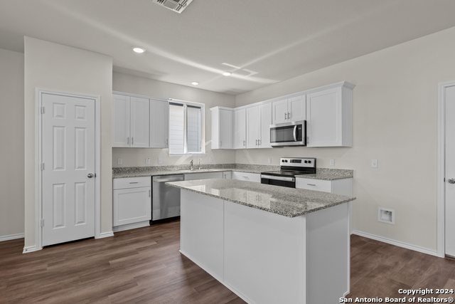 Listing photo id 12 for 4068 Paddock Trail