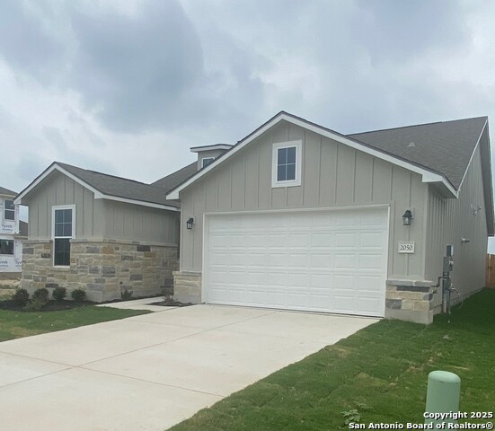 Image 2 of 32 For 2050 Newforest Peak