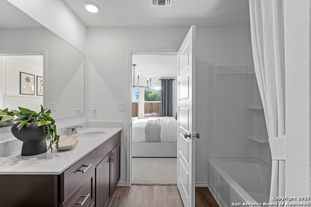 Listing photo id 11 for 4056 Lily Glade Lane