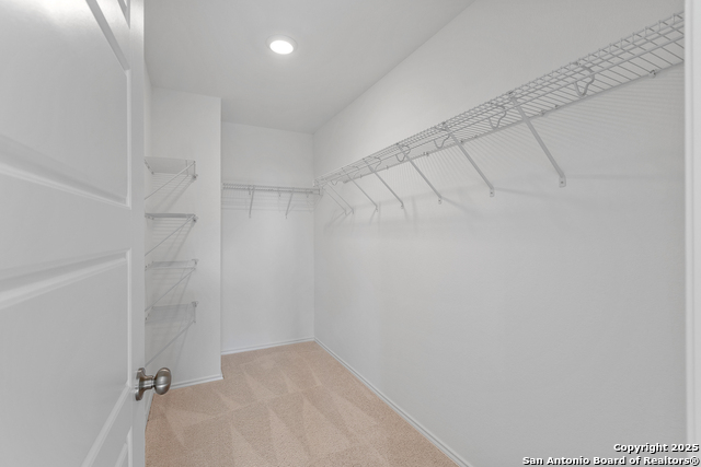 Listing photo id 12 for 4056 Lily Glade Lane