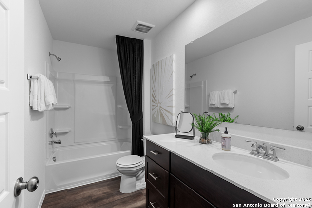 Listing photo id 0 for 4056 Lily Glade Lane