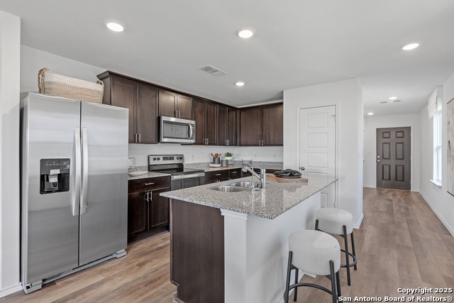 Listing photo id 3 for 4056 Lily Glade Lane