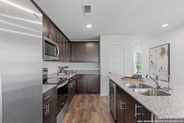 Listing photo id 4 for 4056 Lily Glade Lane