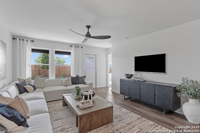 Listing photo id 7 for 4056 Lily Glade Lane