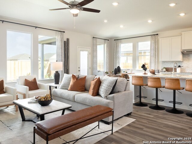 Listing photo id 2 for 9802 Prairie Way Blvd
