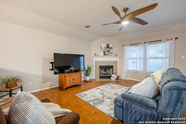 Image 13 of 40 For 8836 Gustine