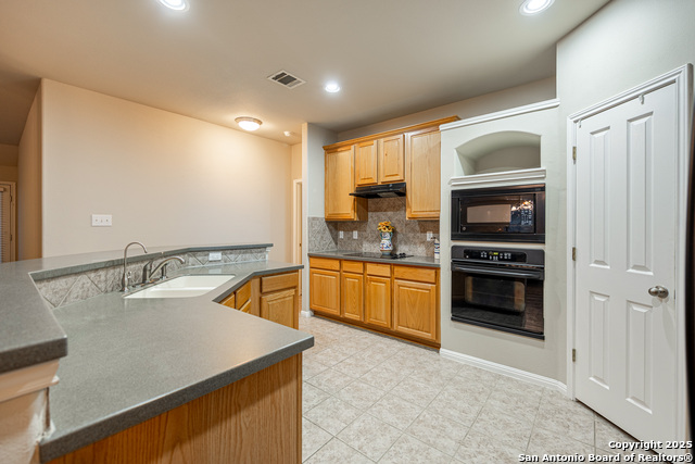 Image 17 of 40 For 8836 Gustine