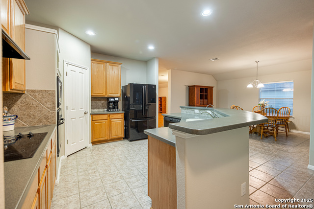 Image 18 of 40 For 8836 Gustine