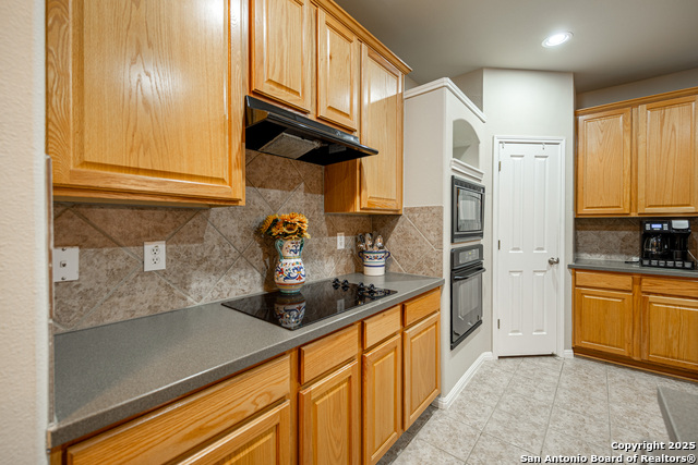 Image 19 of 40 For 8836 Gustine
