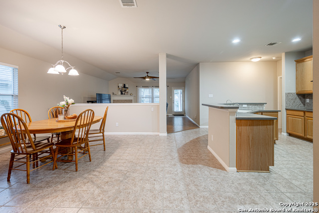 Image 9 of 40 For 8836 Gustine