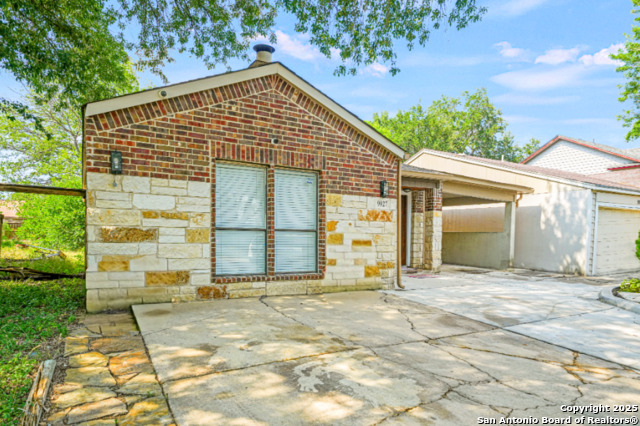 Listing photo id 0 for 9927 Sandy Fld