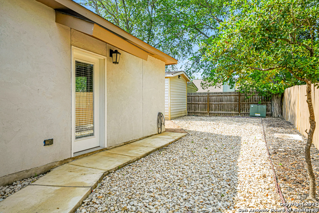 Listing photo id 21 for 9927 Sandy Fld