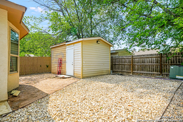 Listing photo id 22 for 9927 Sandy Fld