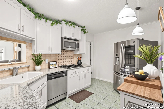 Listing photo id 3 for 9927 Sandy Fld