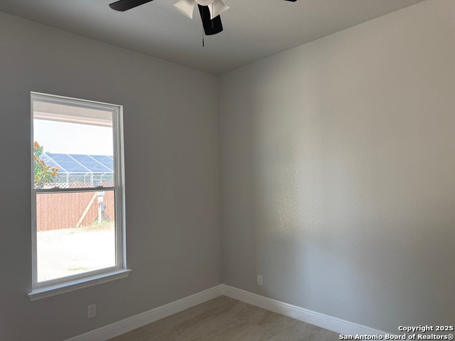 Listing photo id 9 for 15609 Fox Lane