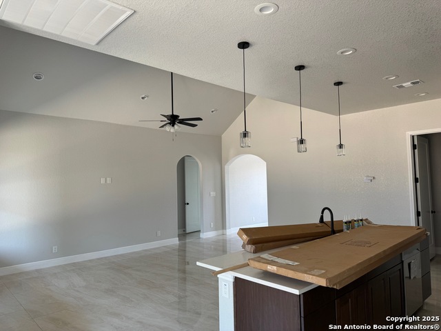 Listing photo id 5 for 15609 Fox Lane