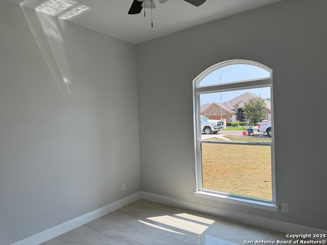 Listing photo id 6 for 15609 Fox Lane