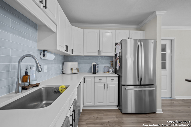 Listing photo id 11 for 220 Glenvalley