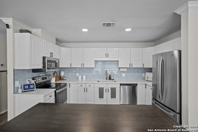 Listing photo id 12 for 220 Glenvalley