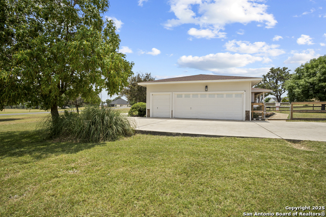 Listing photo id 25 for 220 Glenvalley