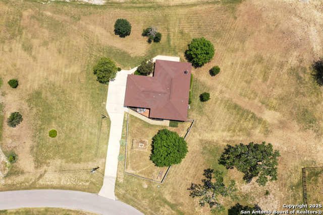 Listing photo id 30 for 220 Glenvalley