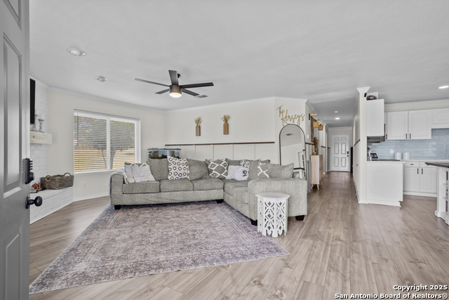 Listing photo id 4 for 220 Glenvalley