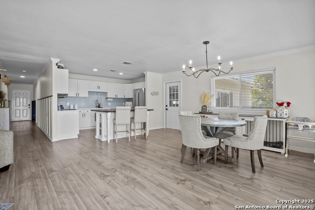 Listing photo id 5 for 220 Glenvalley