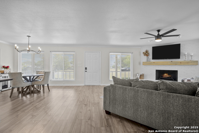 Listing photo id 6 for 220 Glenvalley