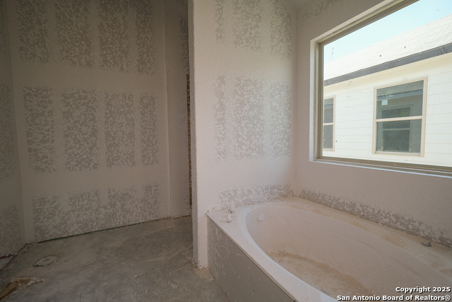 Listing photo id 11 for 4307 Carlotta Drive