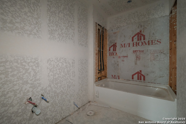 Listing photo id 16 for 4307 Carlotta Drive