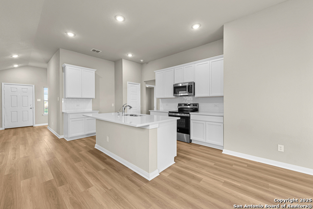 Listing photo id 21 for 4307 Carlotta Drive