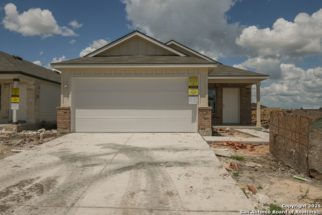 Listing photo id 3 for 4307 Carlotta Drive