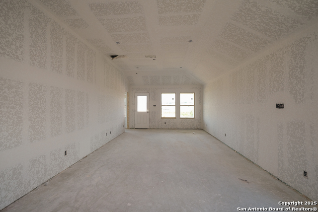 Listing photo id 5 for 4307 Carlotta Drive