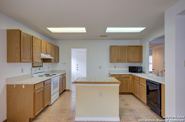 Image 14 of 41 For 10138 Sandbrook Hill