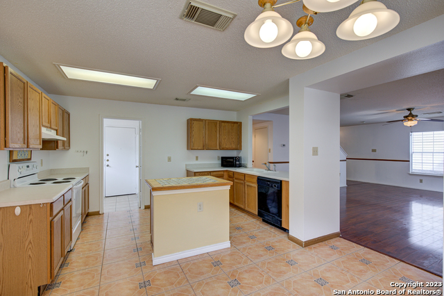 Image 15 of 41 For 10138 Sandbrook Hill