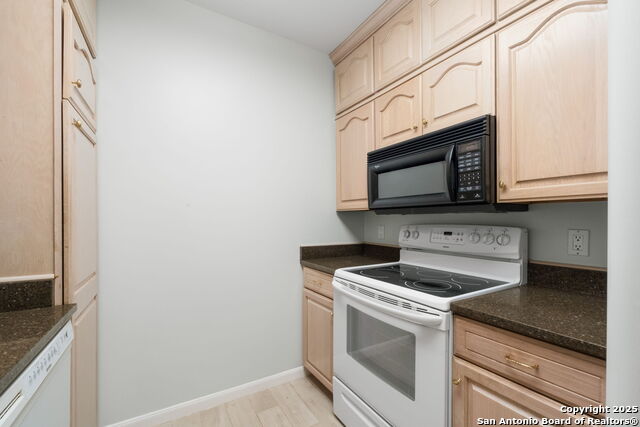 Image 4 of 43 For 1 Towers Park Ln  1108