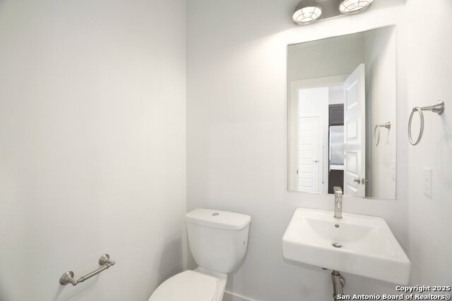 Image 16 of 40 For 1130 N Olive St