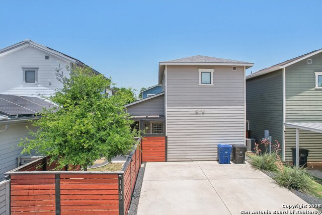 Image 34 of 40 For 1130 N Olive St