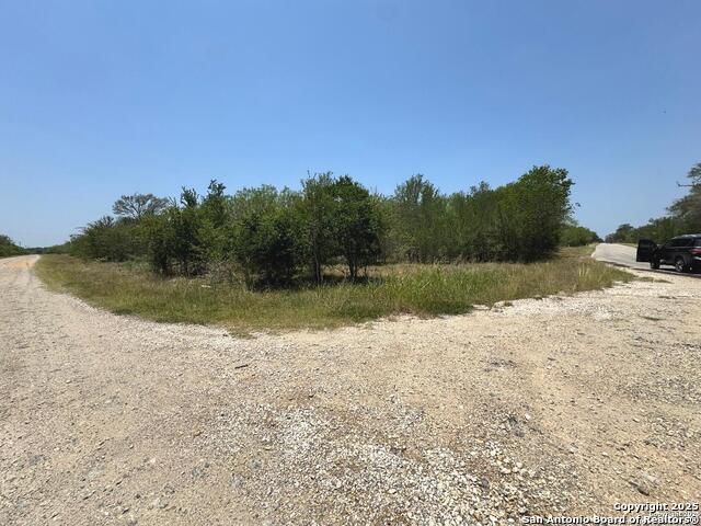 Listing photo id 3 for 325 County Ave.