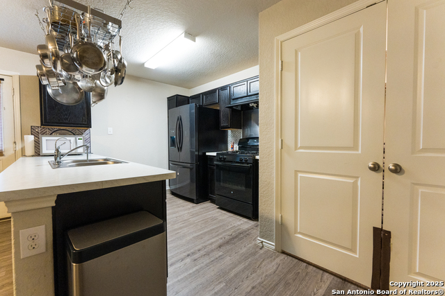 Image 17 of 36 For 9815 Marbach Garden