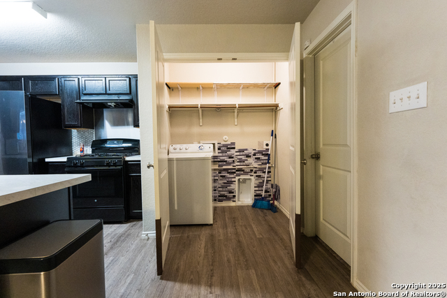 Image 19 of 36 For 9815 Marbach Garden
