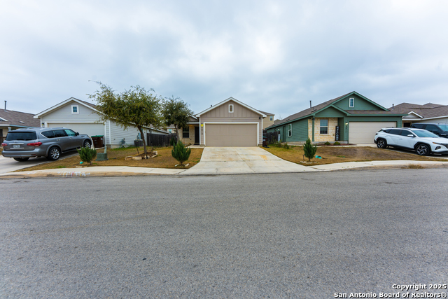 Image 3 of 36 For 9815 Marbach Garden