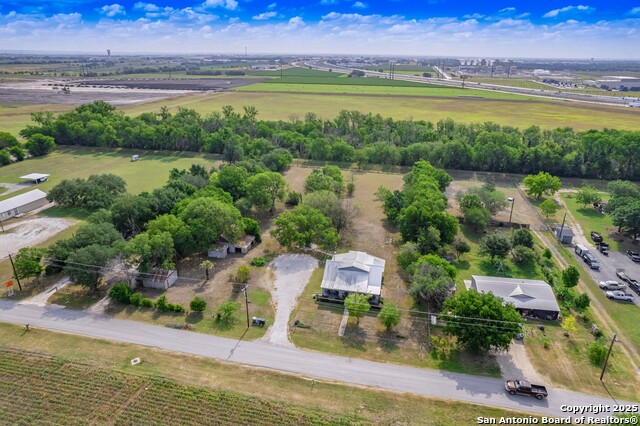 Listing photo id 0 for 2275 Huber Rd
