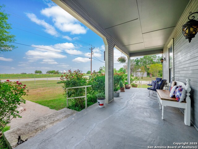 Listing photo id 1 for 2275 Huber Rd
