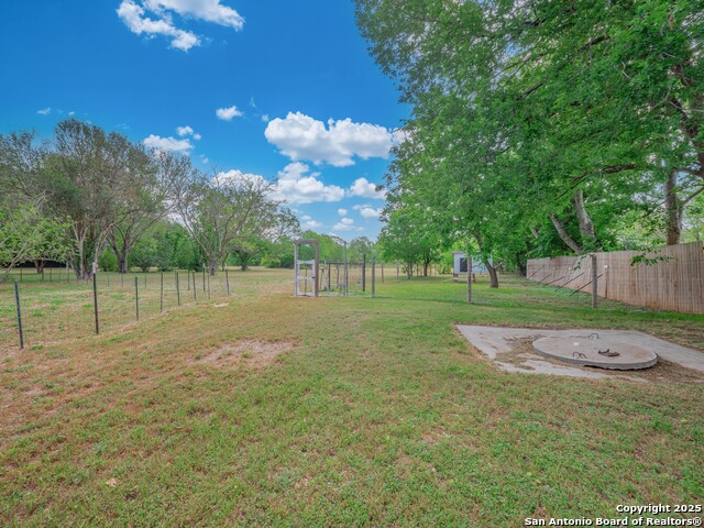 Listing photo id 43 for 2275 Huber Rd